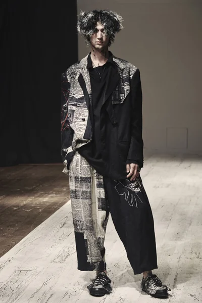 Look 15